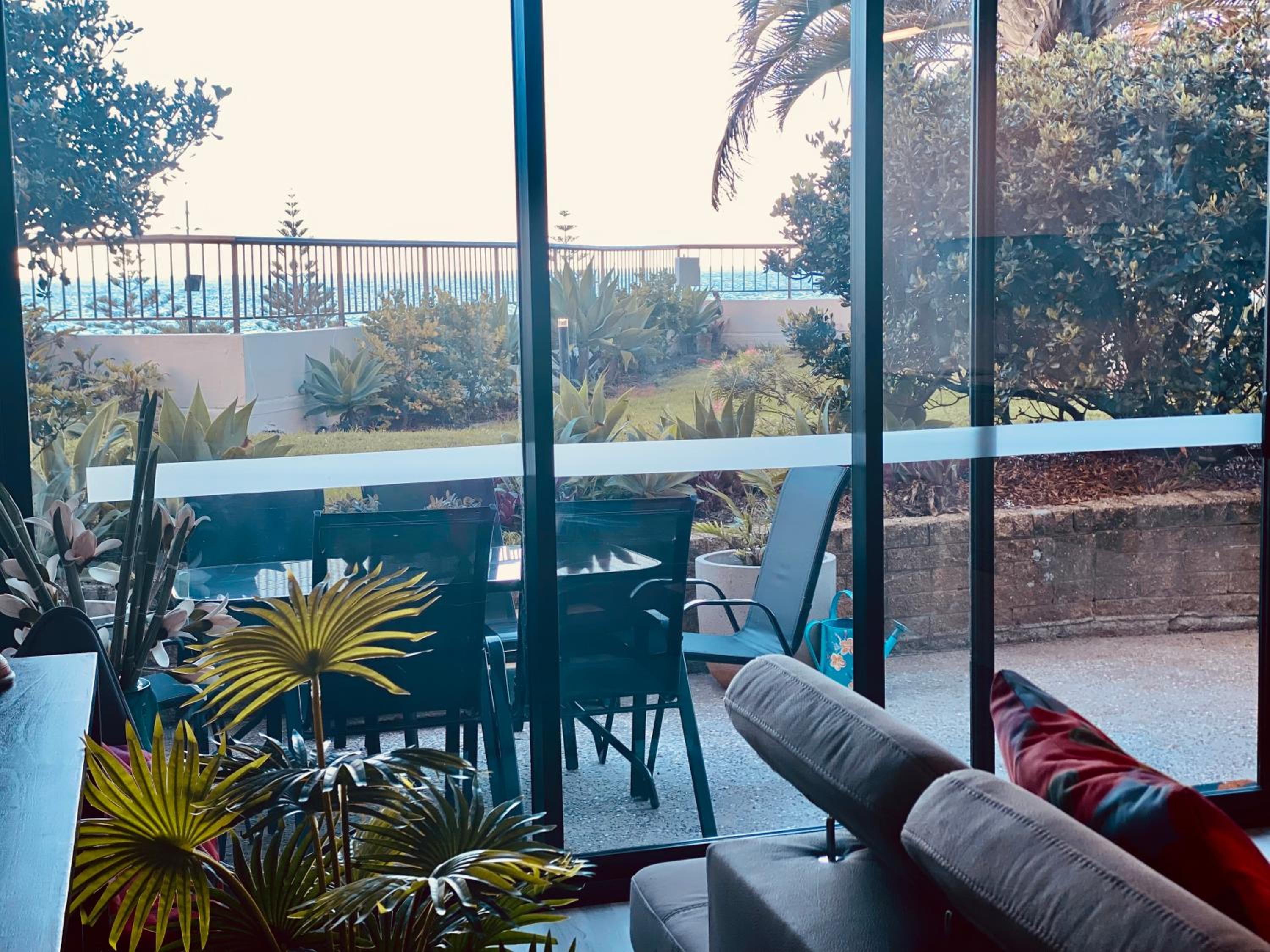 Oceanfront Family Apartment Pool & BBQ