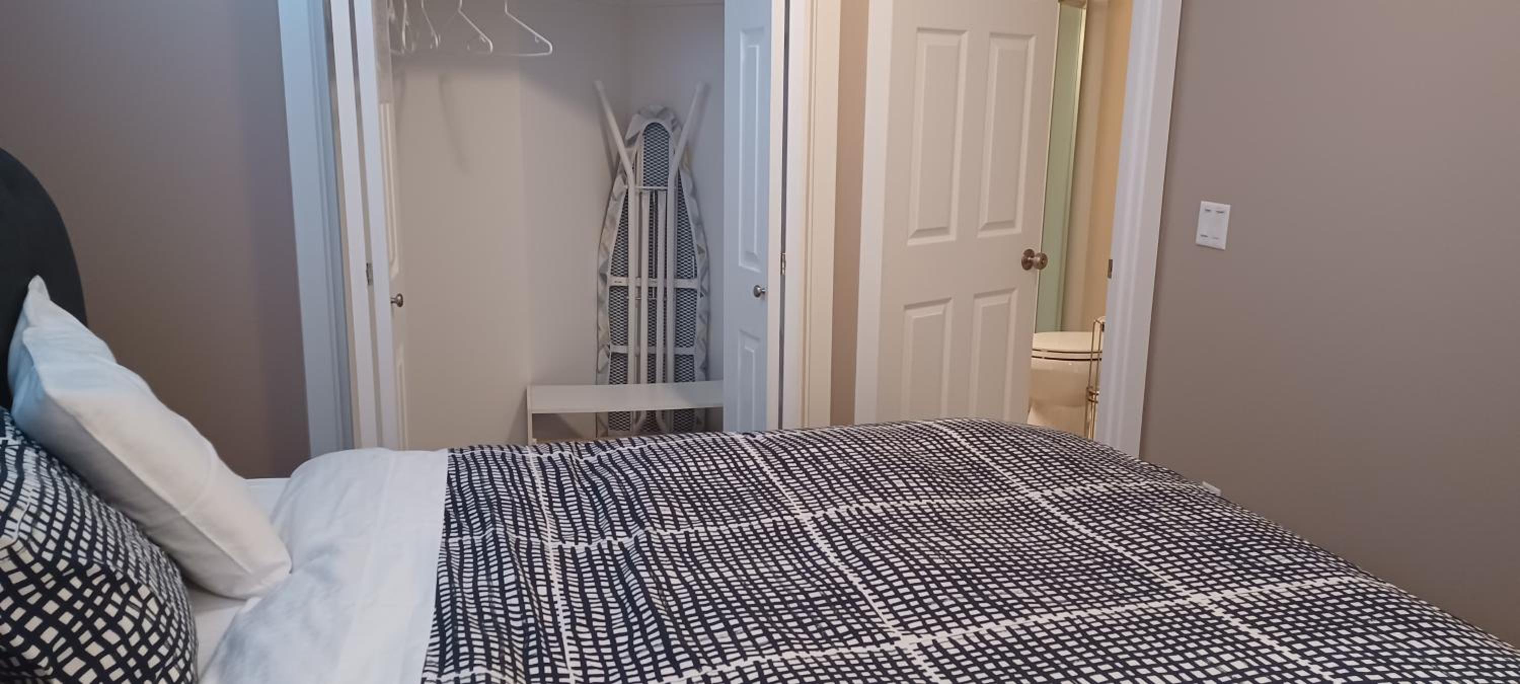 Mountain Calm & Private Ensuite Hosted by Maureen