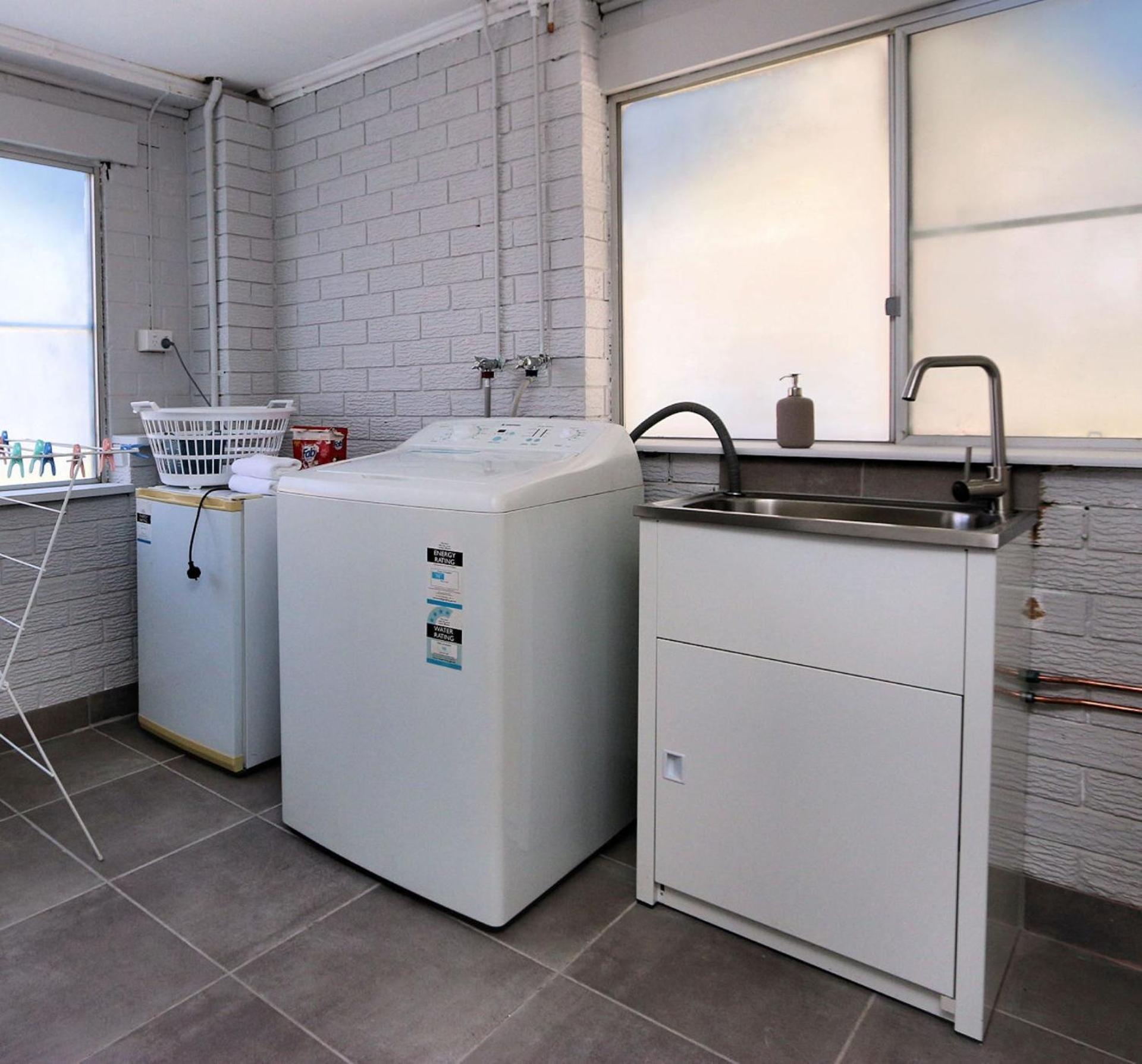 64 Bathurst Street