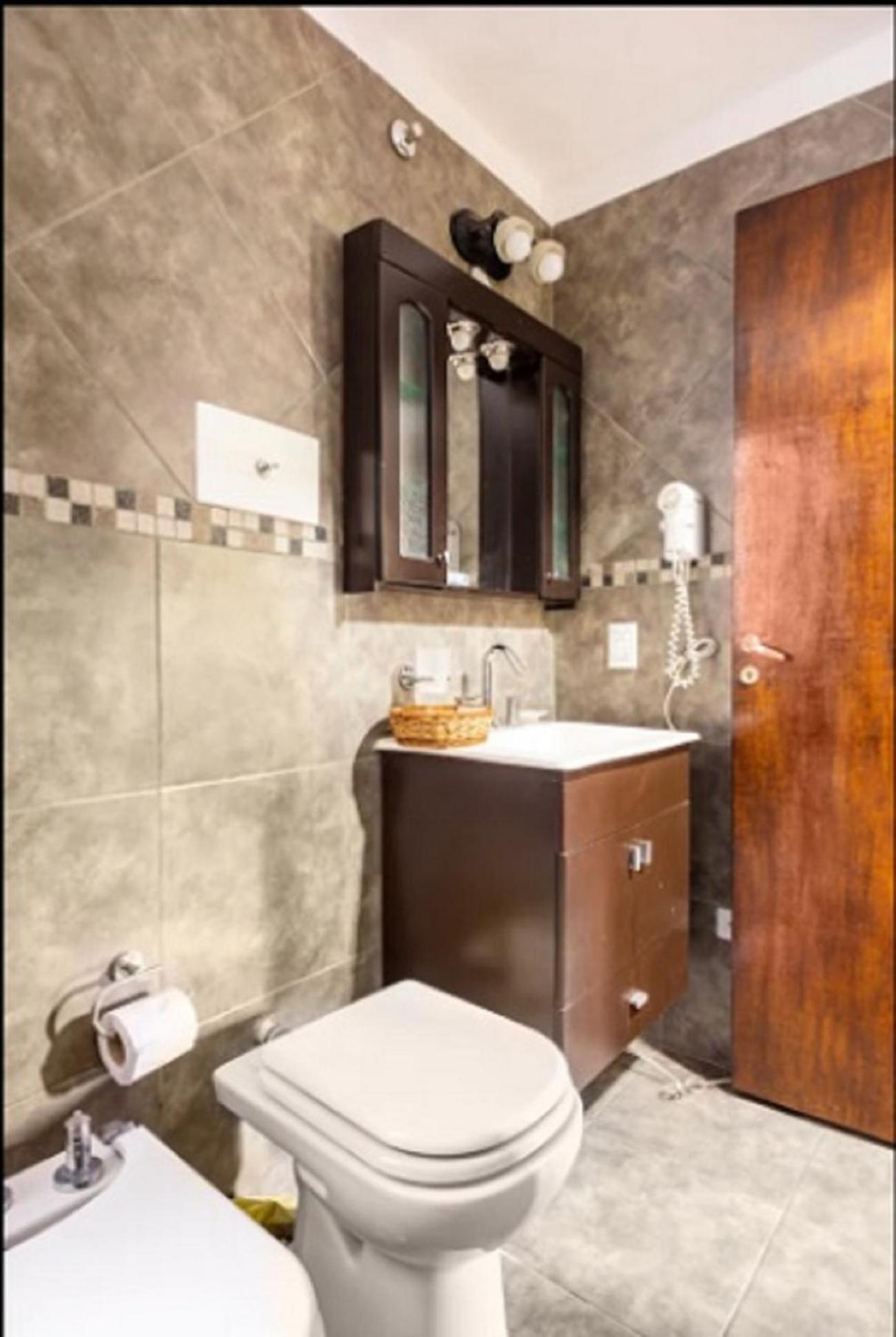 Dúplex completo con jardín y parking - Centro Villa Gesell - 5 huéspedes