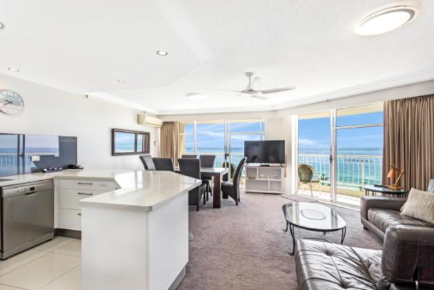 Burleigh Surf - Hosted by Burleigh Letting