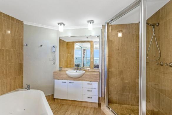 Burleigh Surf - Hosted by Burleigh Letting