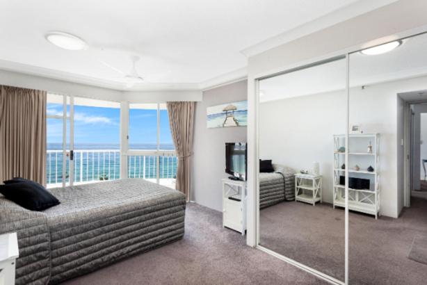 Burleigh Surf - Hosted by Burleigh Letting