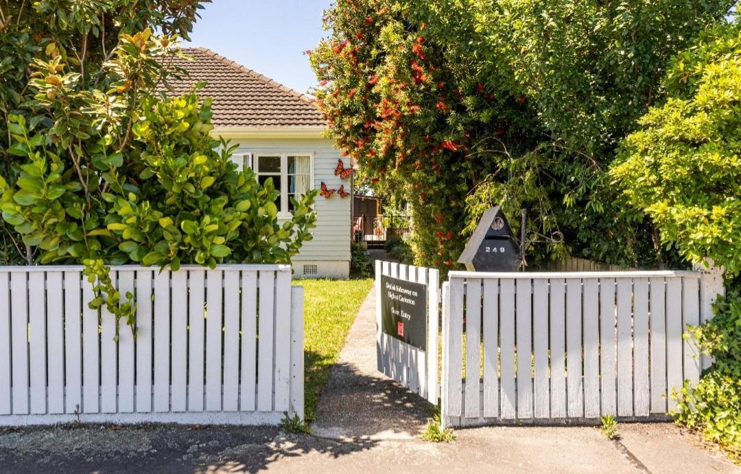 Stylish hideaway on High st Carterton view 4