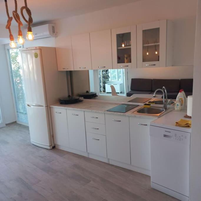 Lovely 1- bedroom condo close to downtown view 4