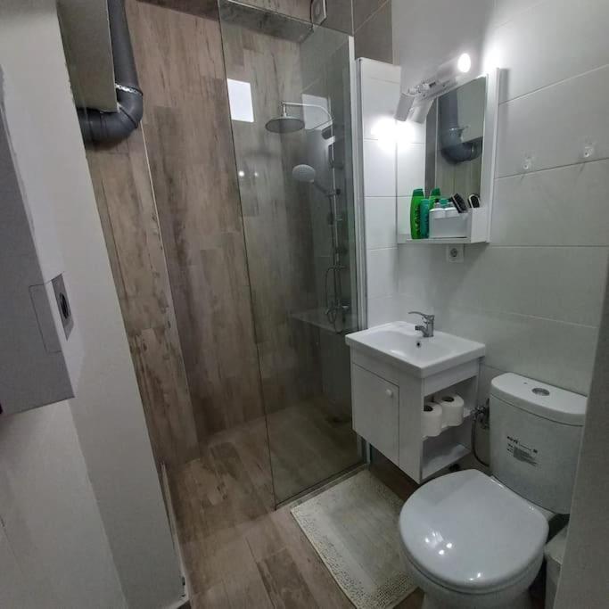 Lovely 1- bedroom condo close to downtown view 5