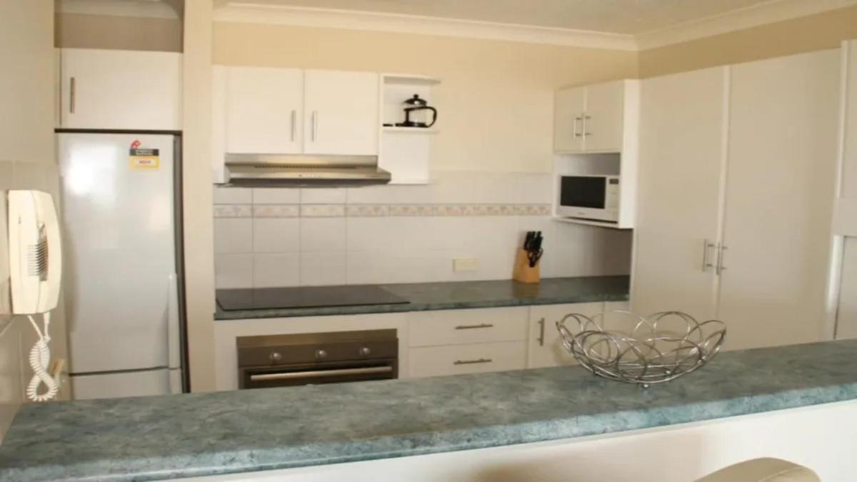 Burleigh Terraces - Hosted by Burleigh Letting