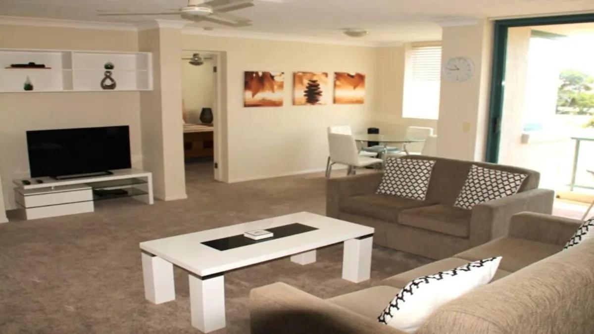 Burleigh Terraces - Hosted by Burleigh Letting