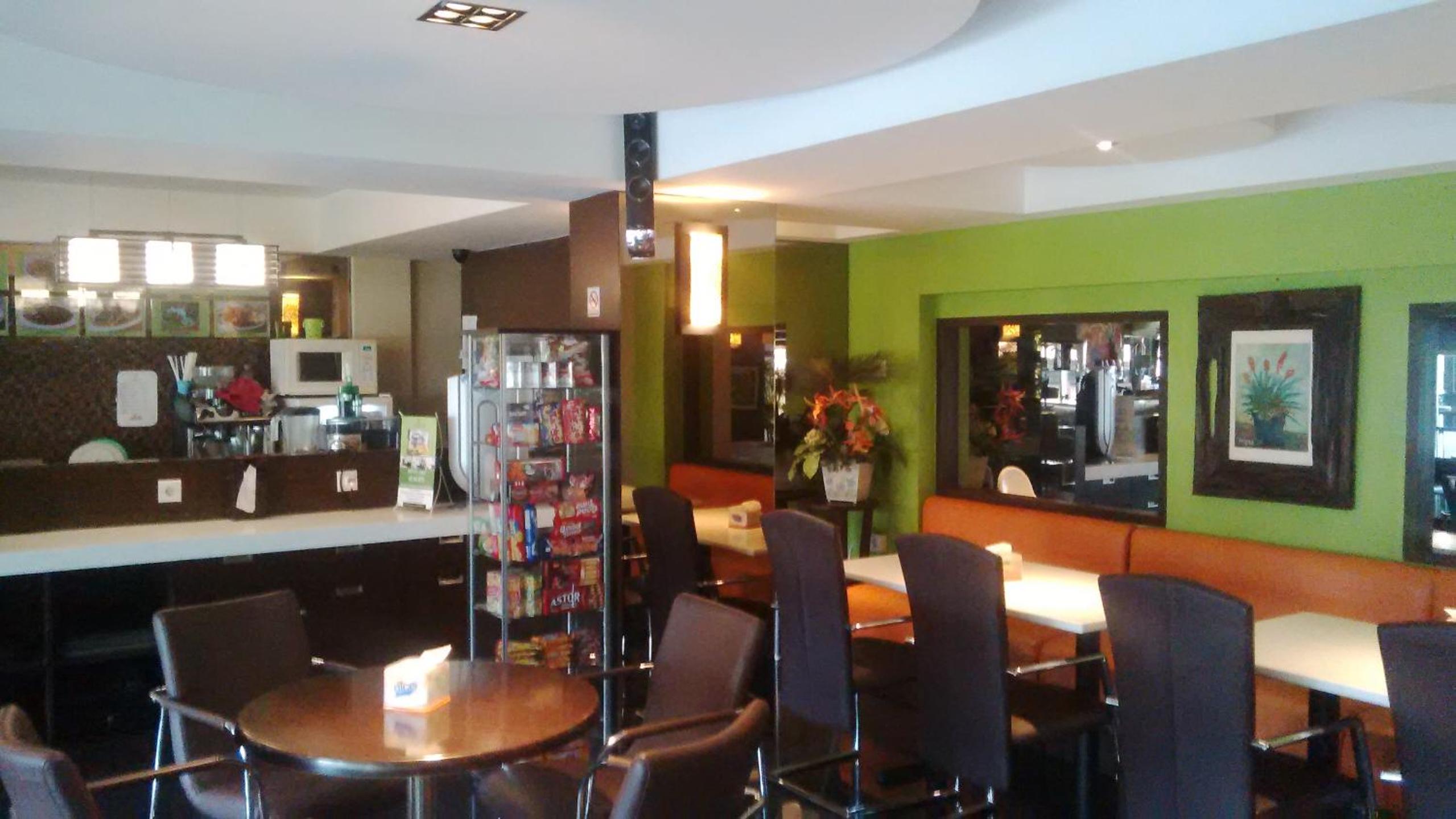 BAMBOO INN HOTEL & CAFE