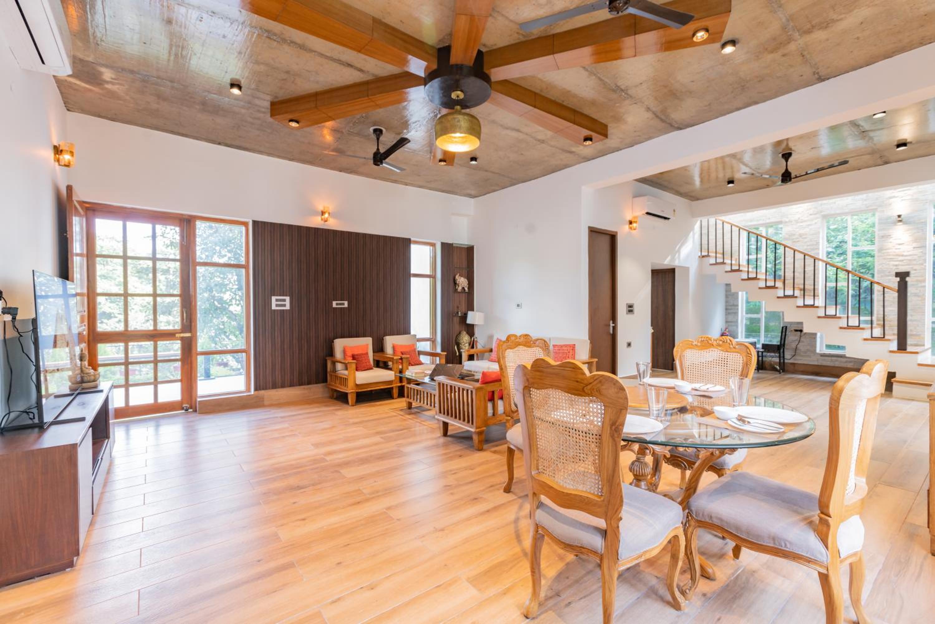 SaffronStays Polaris - 3BR pet-friendly Swedish-style mountain villa with nature trails, lawns & stargazing near Mussoorie view 4