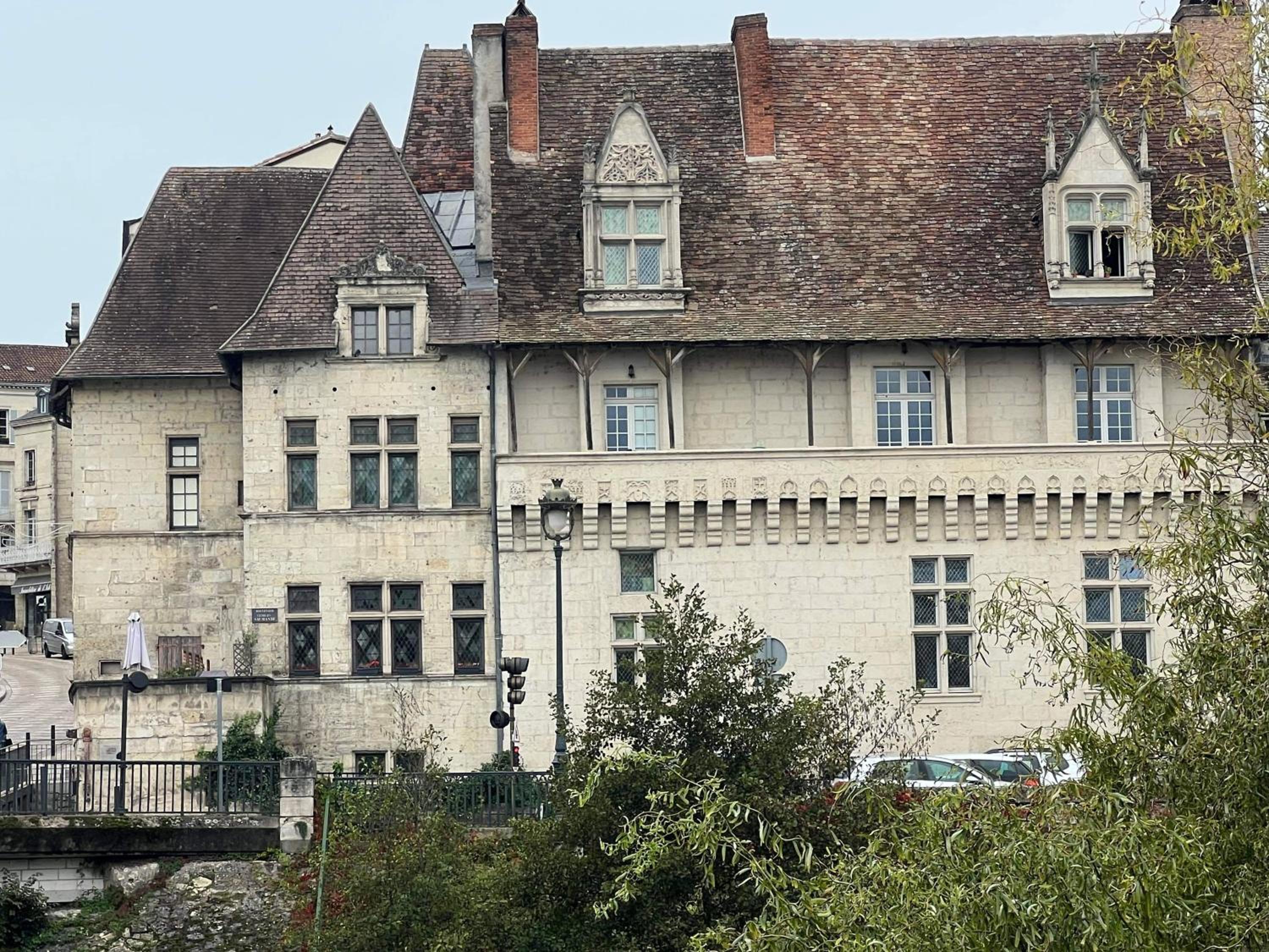 Maison DE LUR