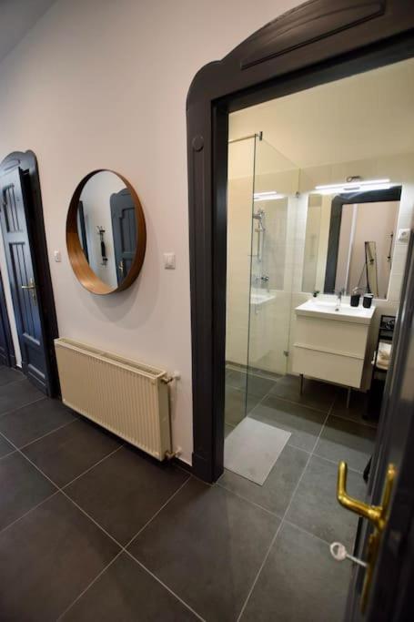 Luxury 2BR Apartment in Downtown Budapest - Ora House