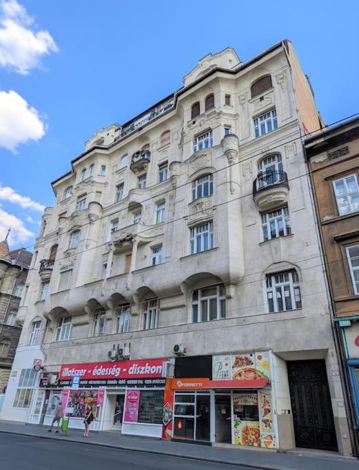 Luxury 2BR Apartment in Downtown Budapest - Ora House