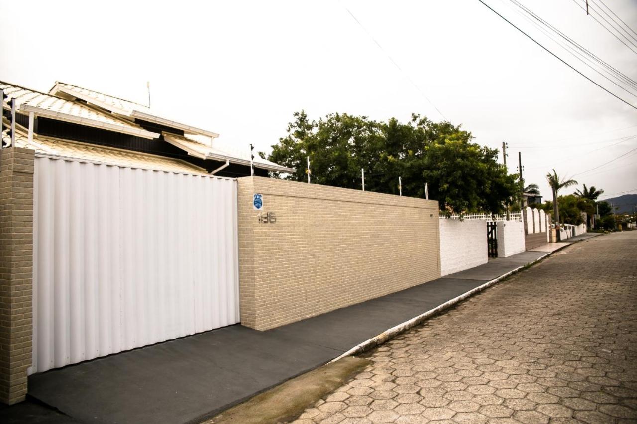 Casa top! Piscina, sinuca, 350 mts do mar