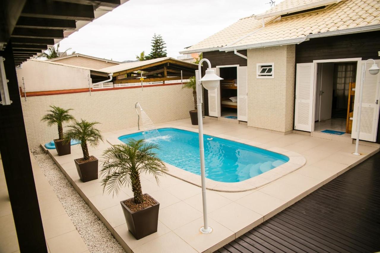 Casa top! Piscina, sinuca, 350 mts do mar