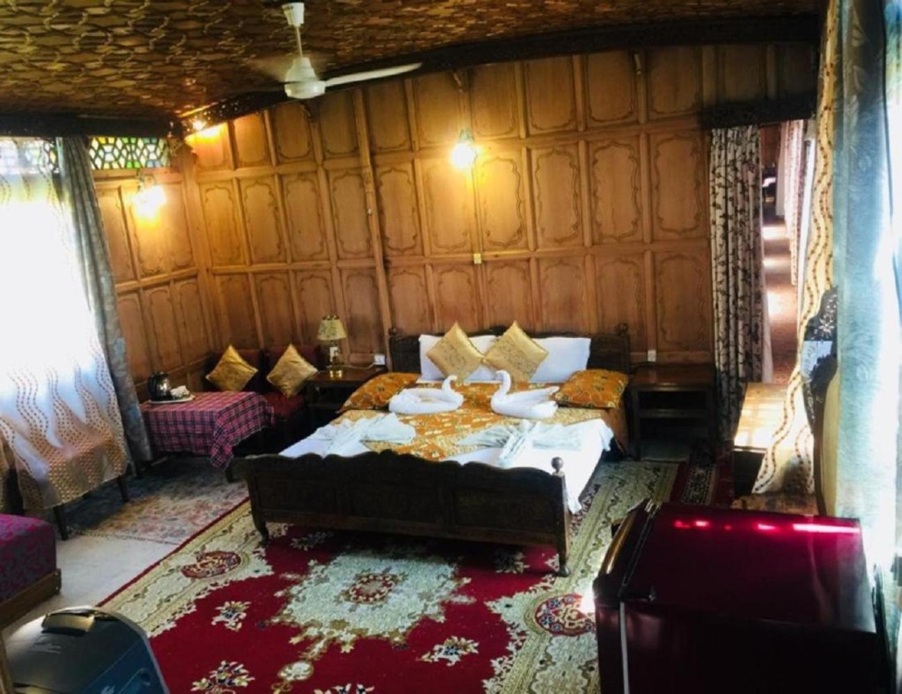 Alif Laila Group of Houseboats, Srinagar view 5