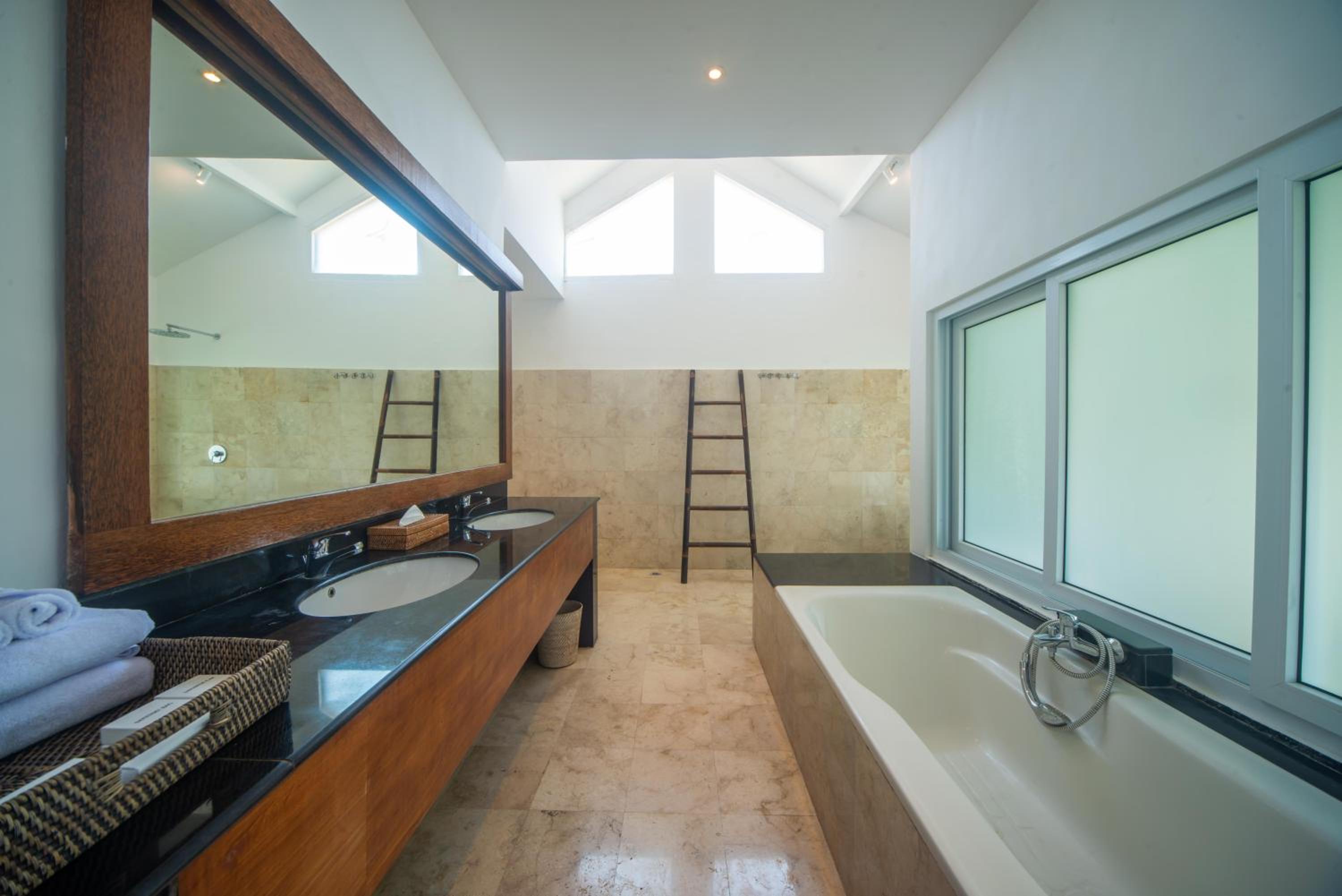 Suzuki Villa Ketewel Beachfront