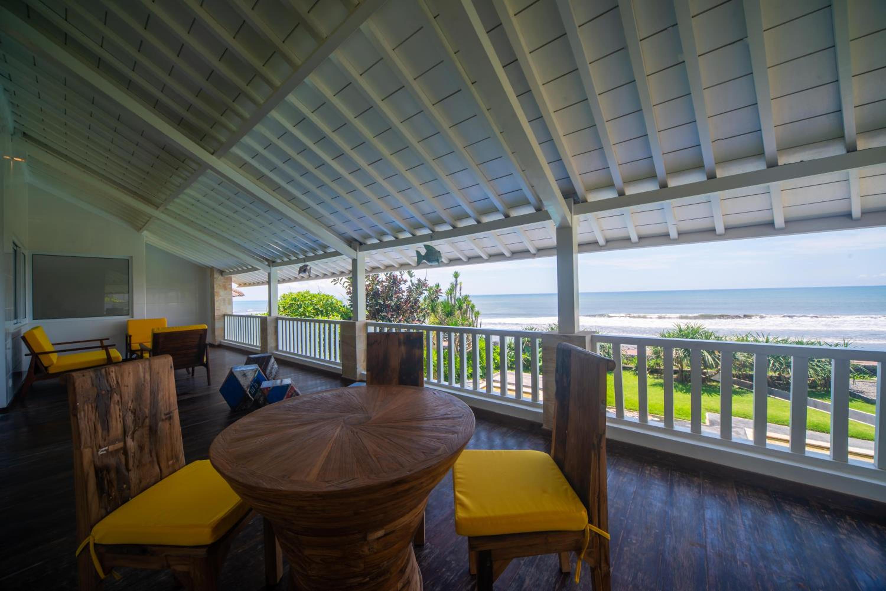 Suzuki Villa Ketewel Beachfront