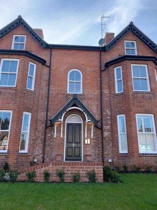 Boutique Luxury Apartment, High St, Henley-in-Arden view 5