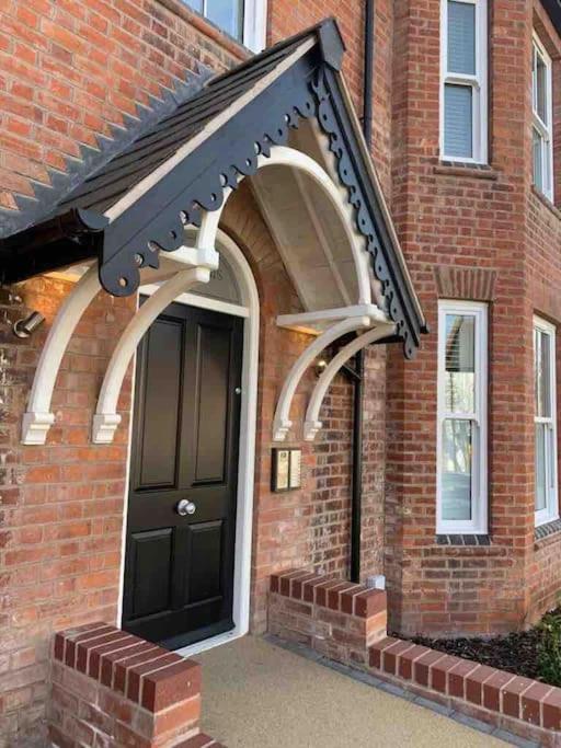 Boutique Luxury Apartment, High St, Henley-in-Arden view 3