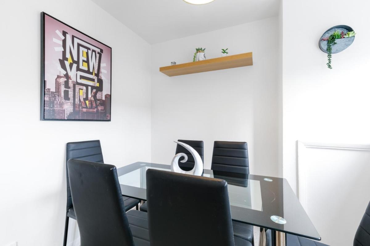 Brambles House West Drayton 3 Bedroom House with parking By MDPS view 3