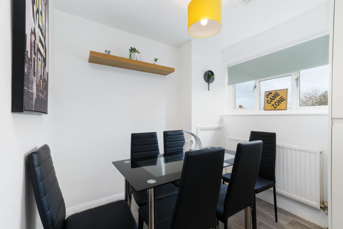Brambles House West Drayton 3 Bedroom House with parking By MDPS view 2
