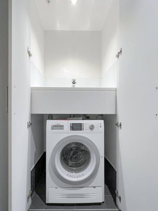 Amazing 2 Bedroom in CBD!