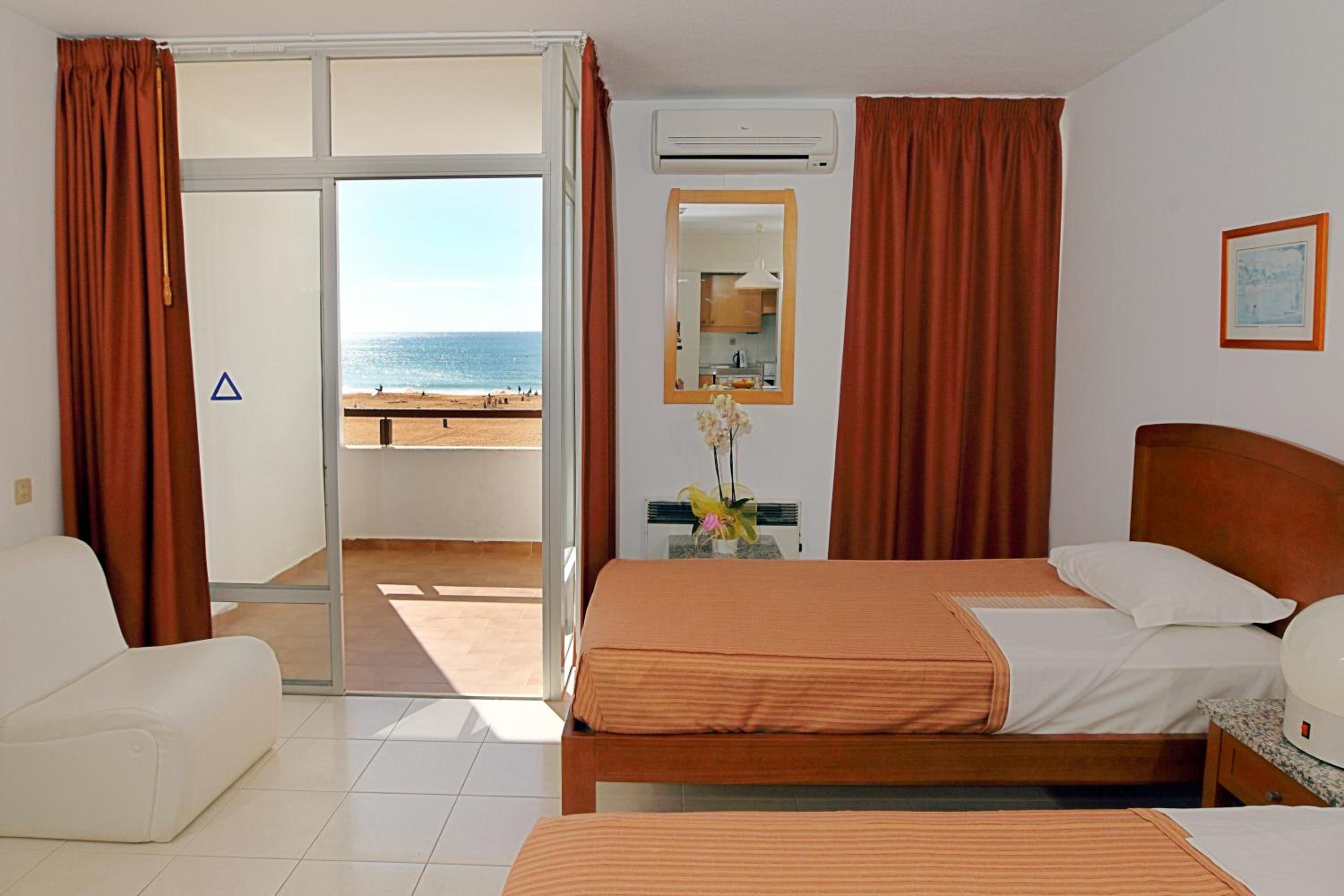 Edificio Albufeira Apartamentos A. Local - Albuturismo Lda