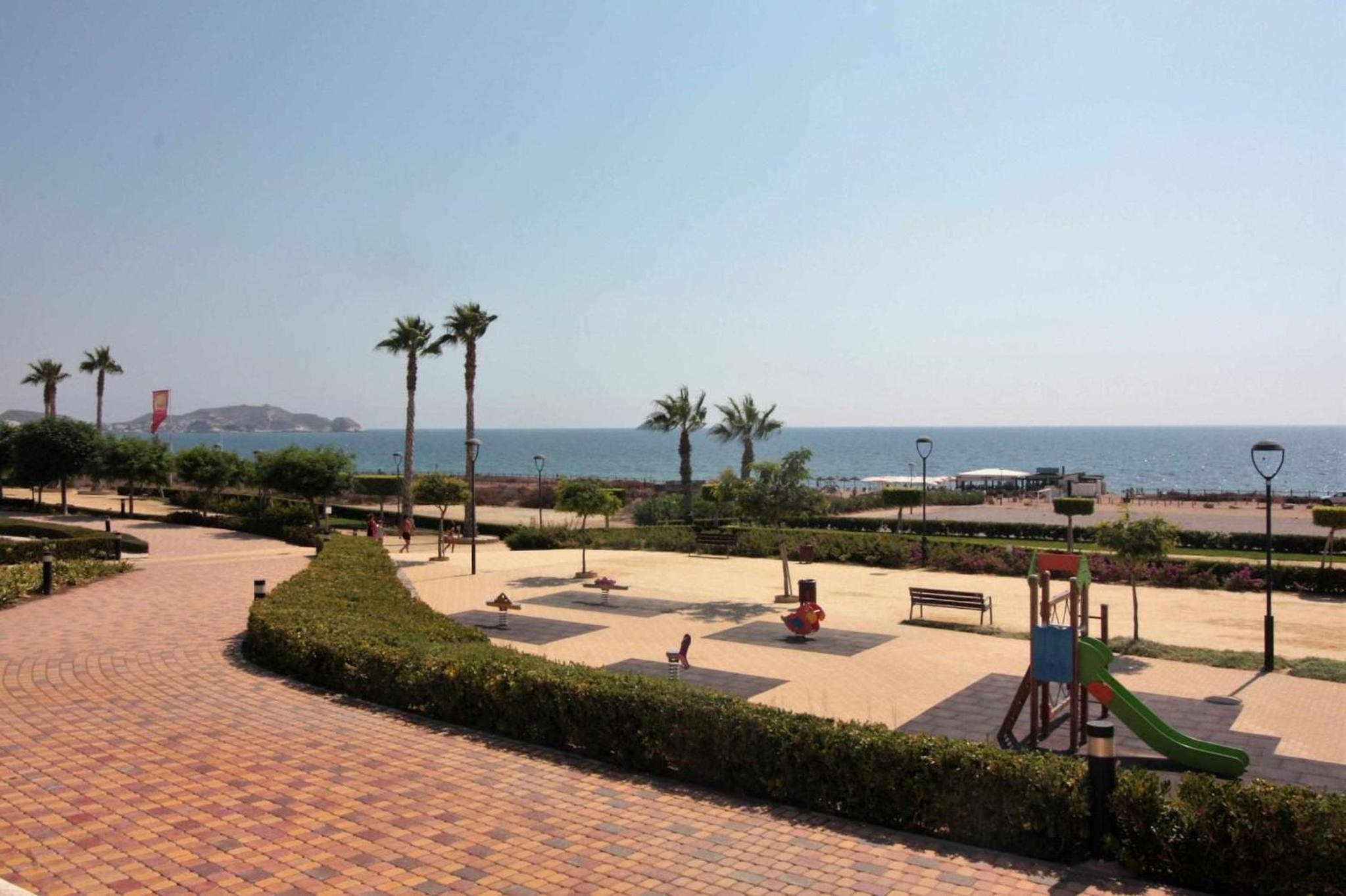 Buena vida piso con terraza y piscina comunitaria