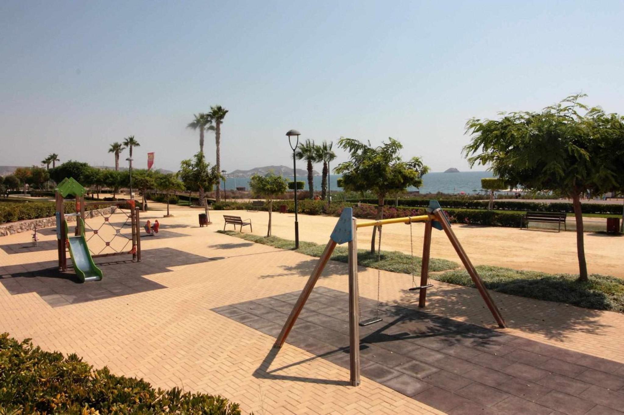 Buena vida piso con terraza y piscina comunitaria