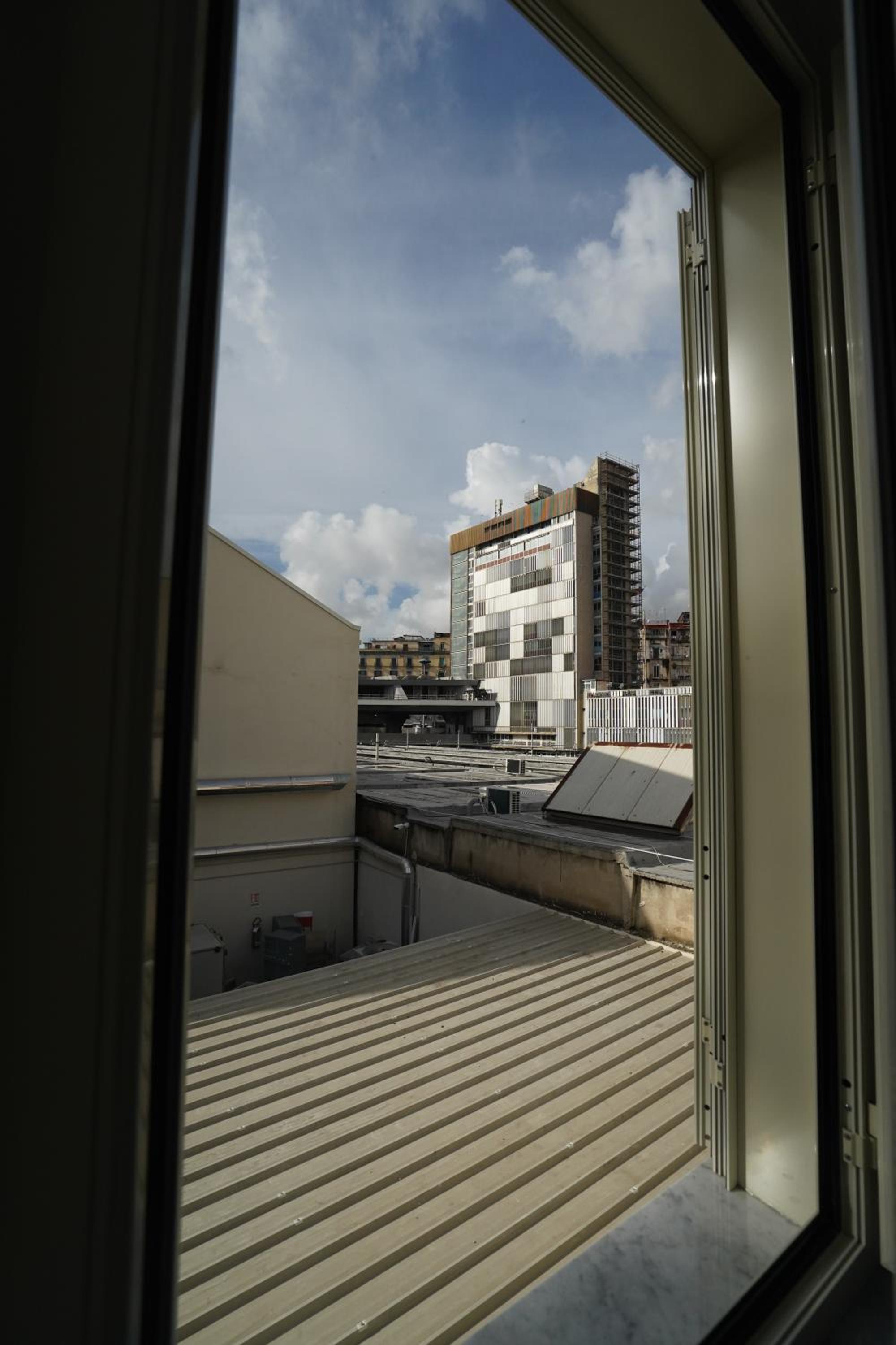 Cosmo 38 Luxury Apartments - Free Parking