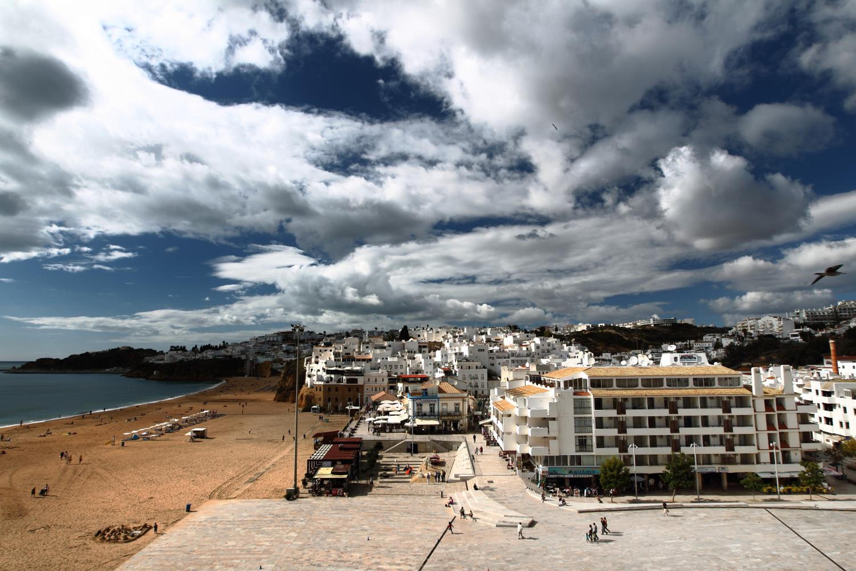 Edificio Albufeira Apartamentos A. Local - Albuturismo Lda