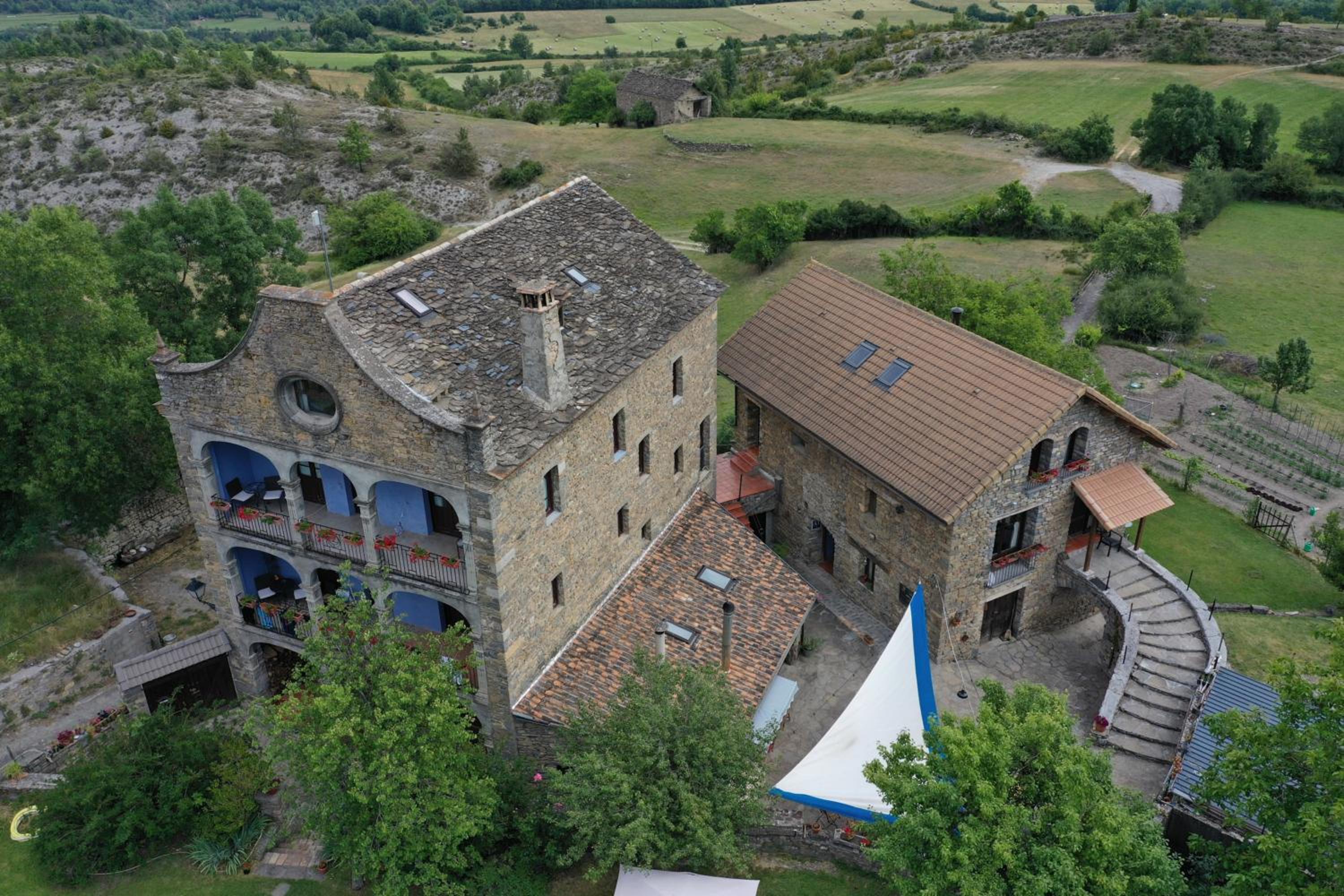 Spacious house with mountain view in Albella, fireplace.