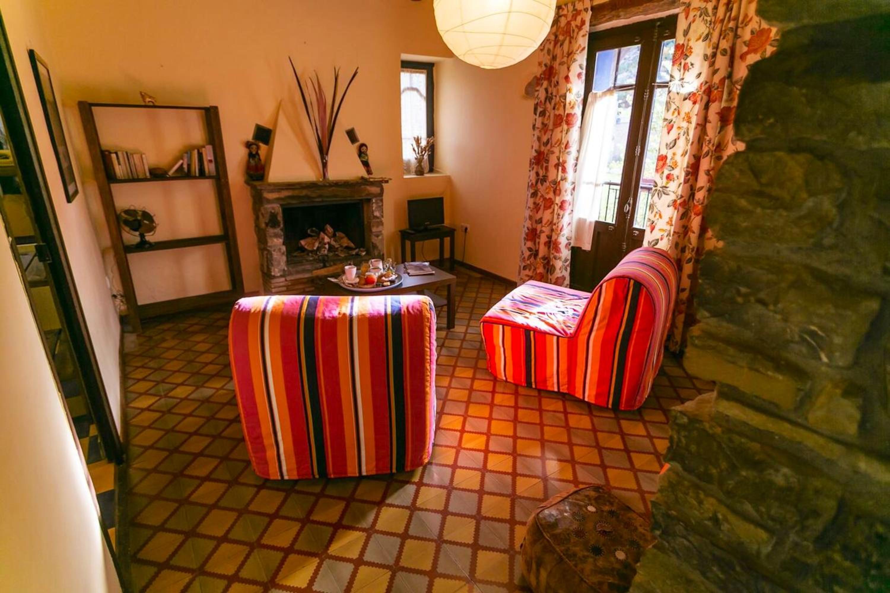 Spacious house with mountain view in Albella, fireplace.