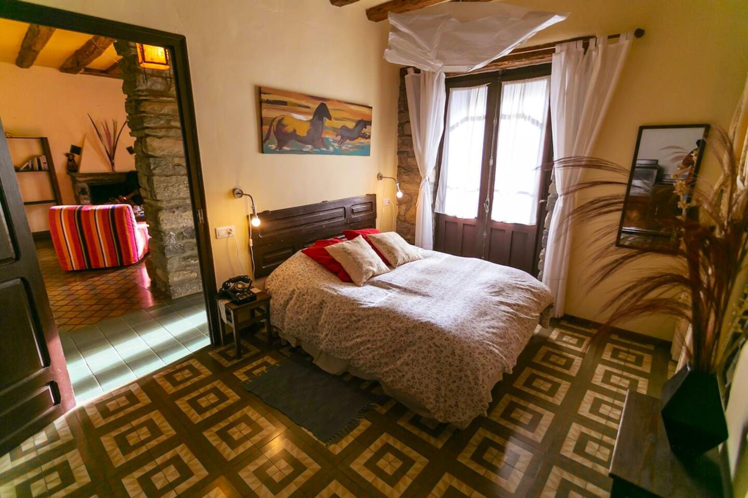 Spacious house with mountain view in Albella, fireplace.