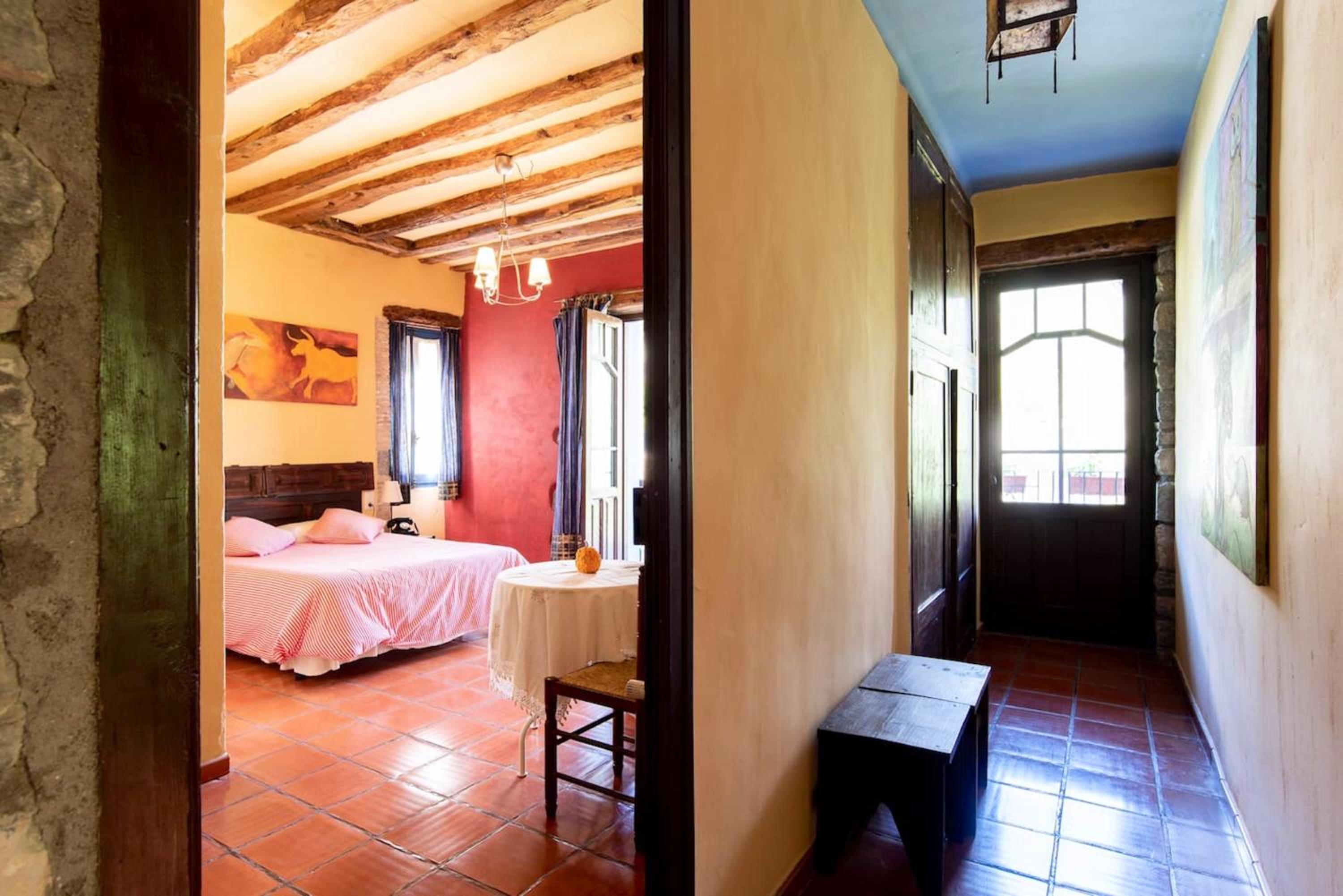 Spacious house with mountain view in Albella, fireplace.