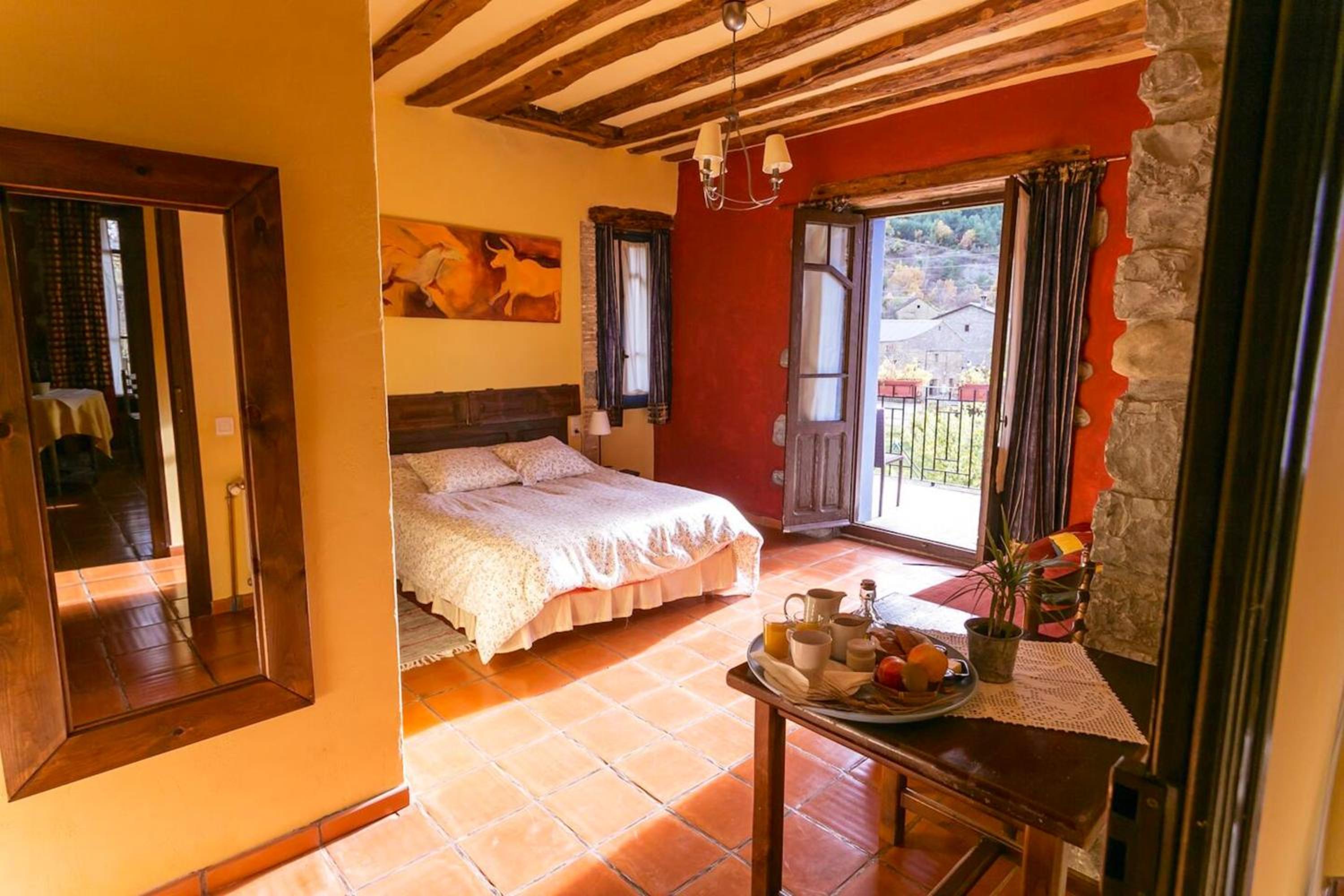 Spacious house with mountain view in Albella, fireplace.
