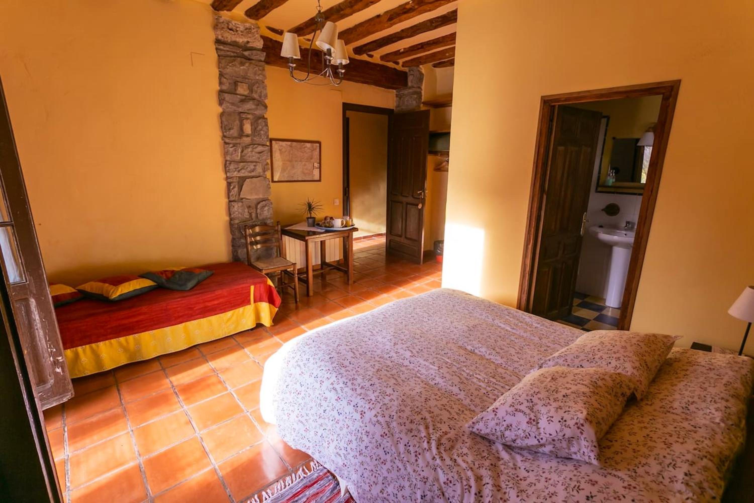 Spacious house with mountain view in Albella, fireplace.