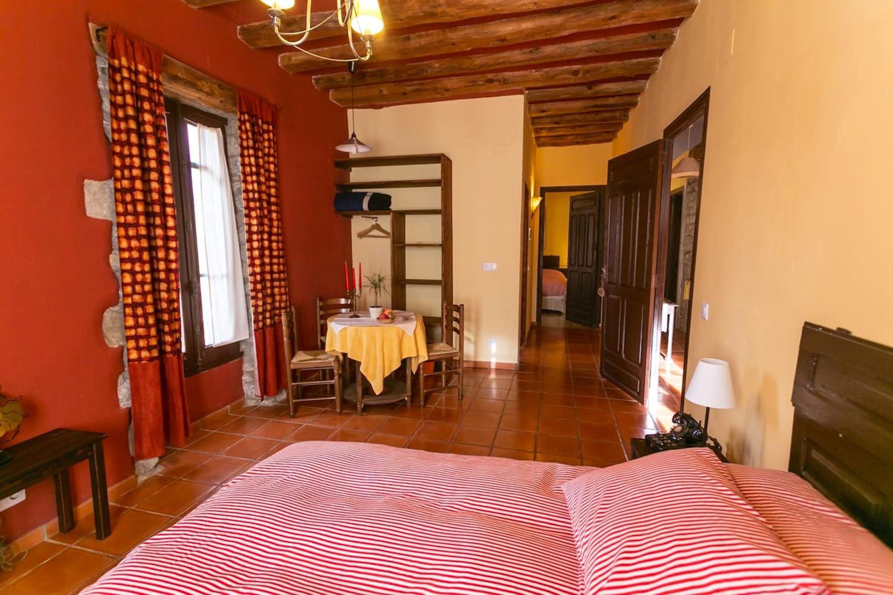 Spacious house with mountain view in Albella, fireplace.