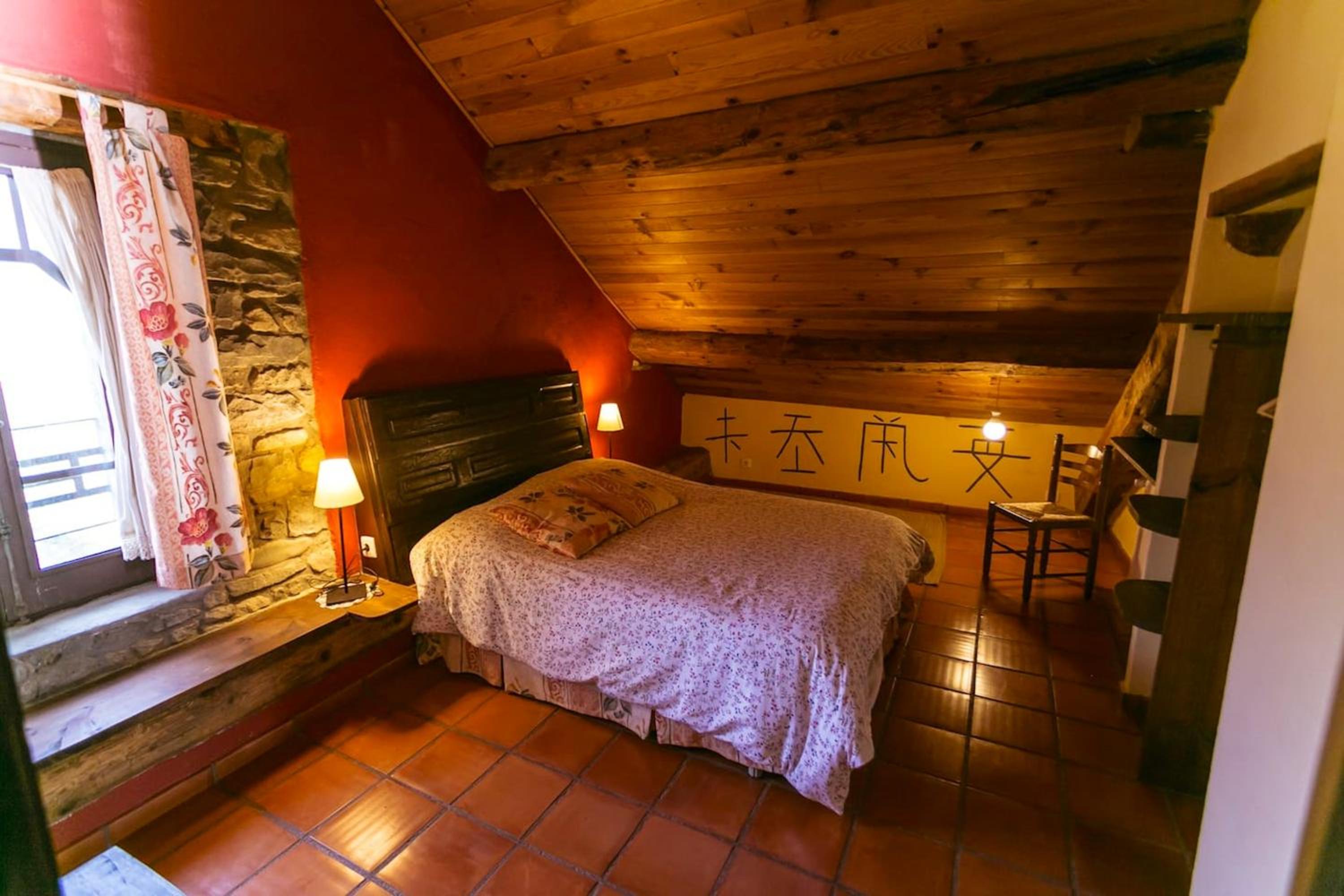 Spacious house with mountain view in Albella, fireplace.