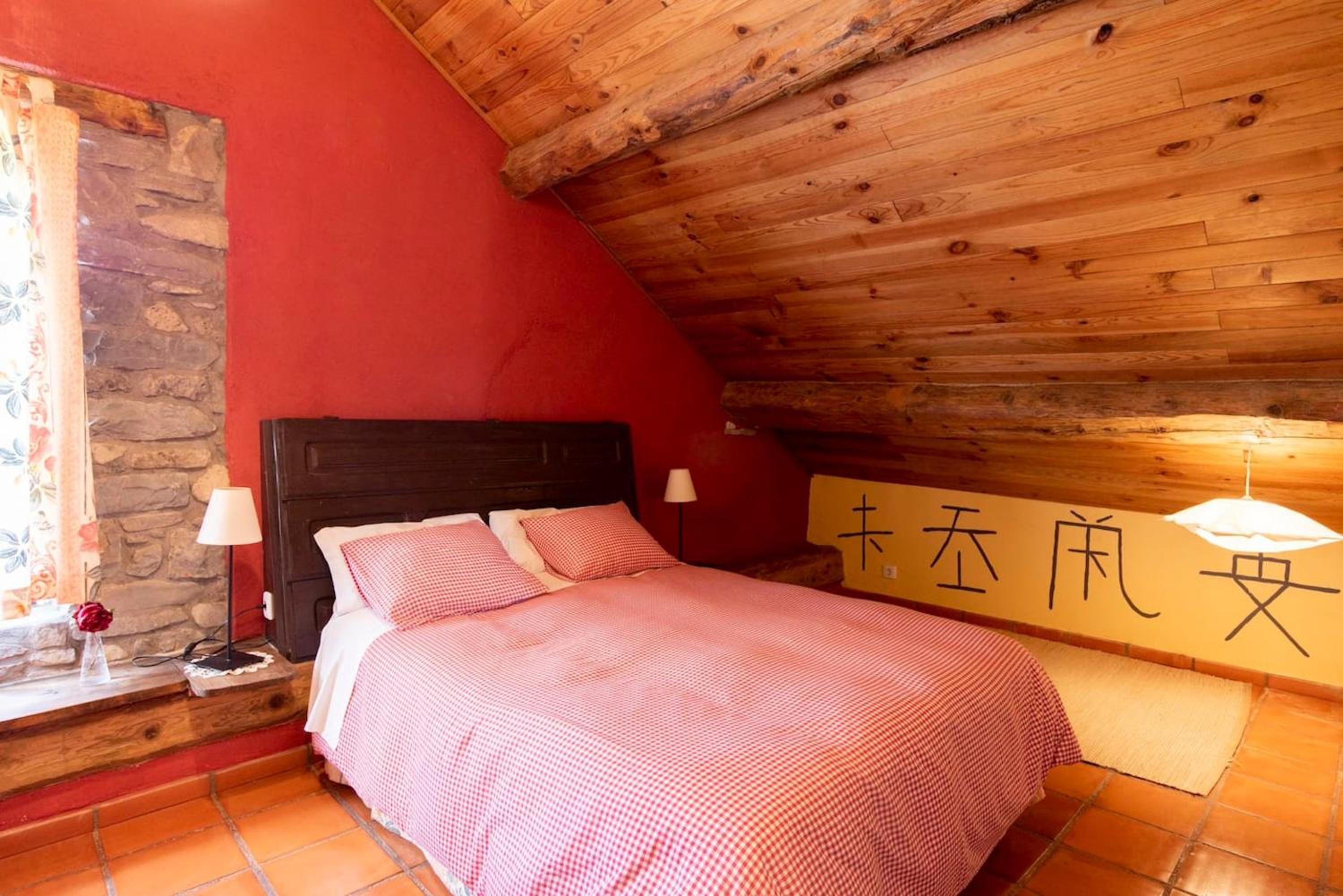 Spacious house with mountain view in Albella, fireplace.