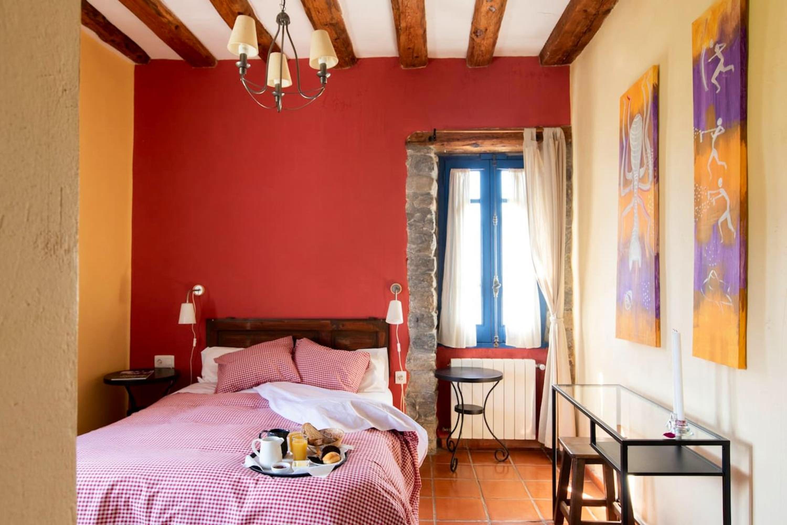 Spacious house with mountain view in Albella, fireplace.