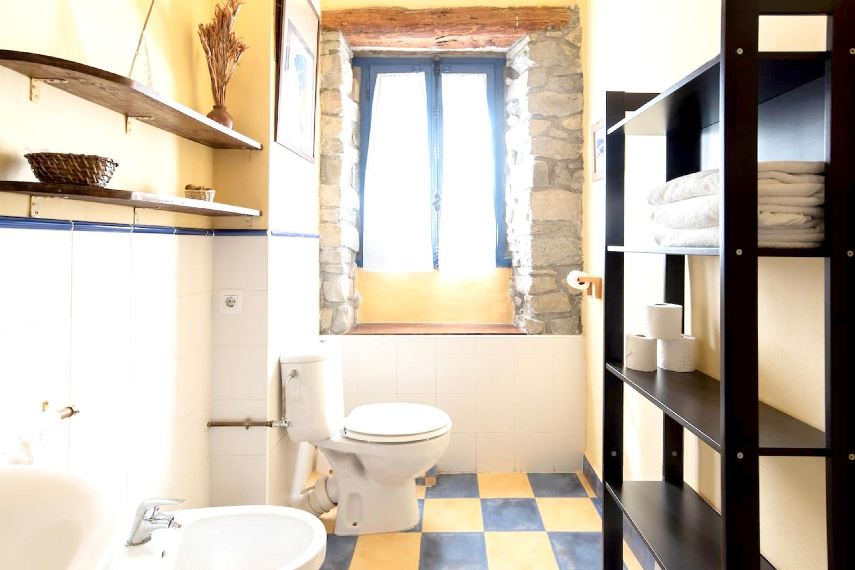 Spacious house with mountain view in Albella, fireplace.
