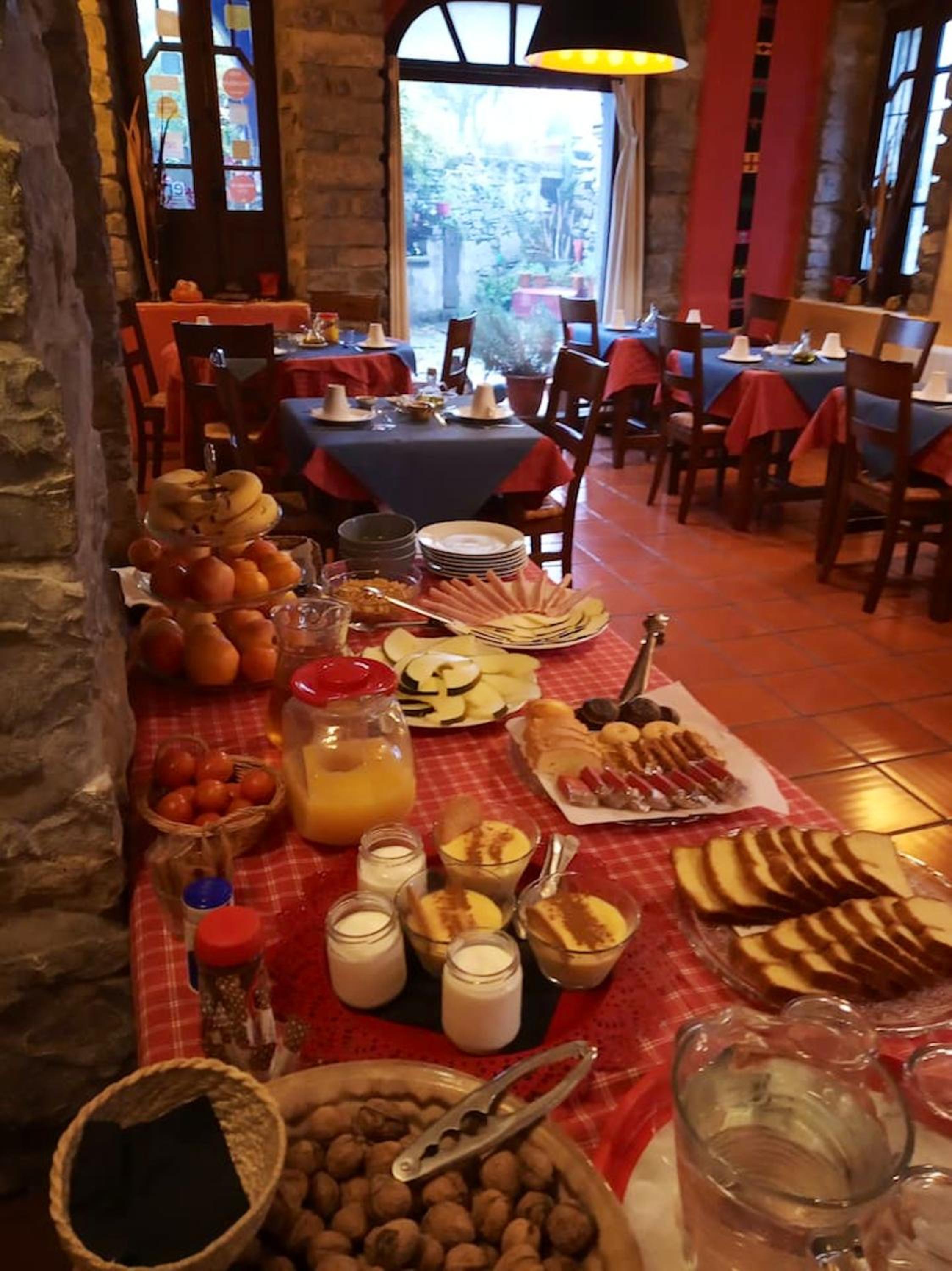 Spacious house with mountain view in Albella, fireplace.