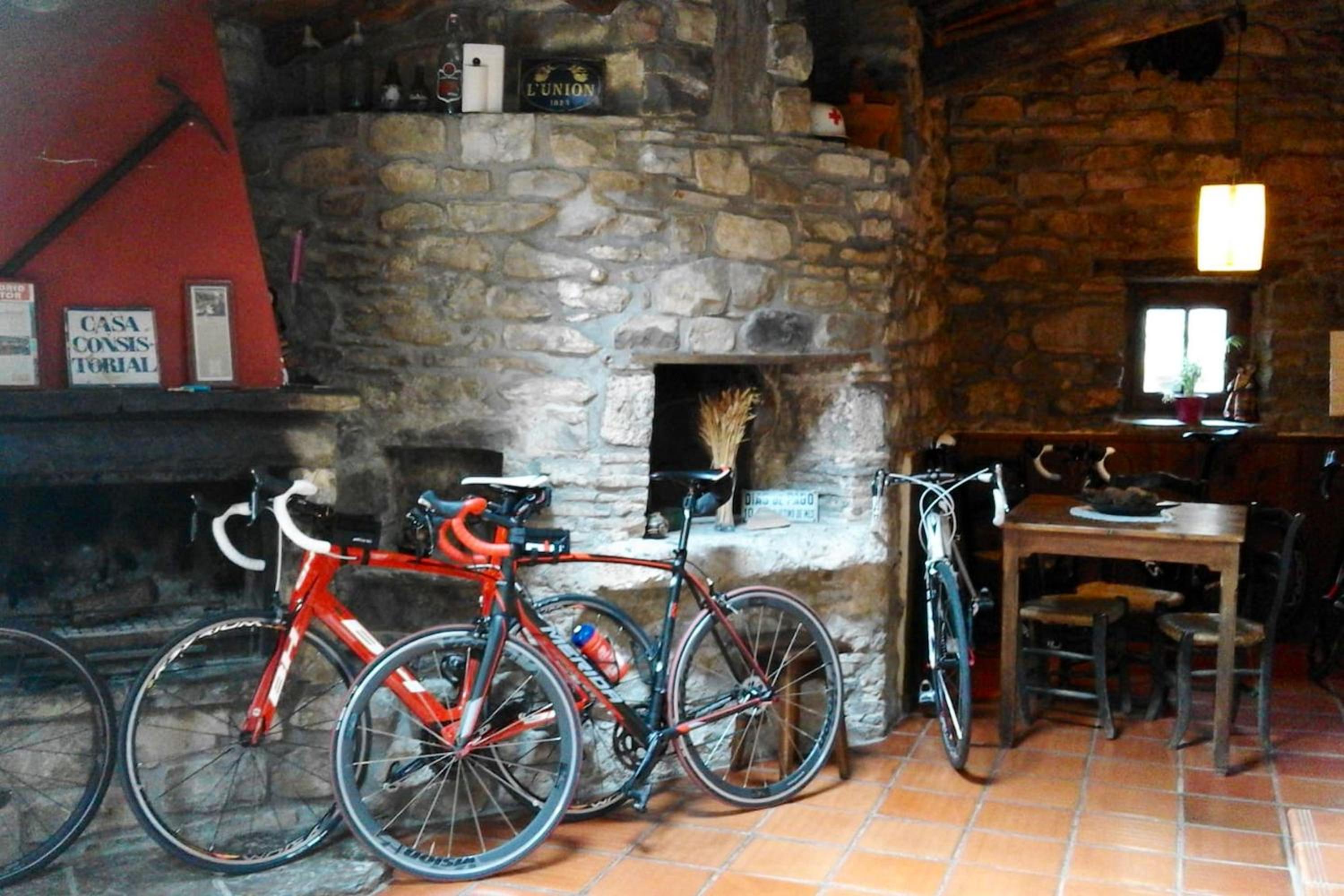 Spacious house with mountain view in Albella, fireplace.