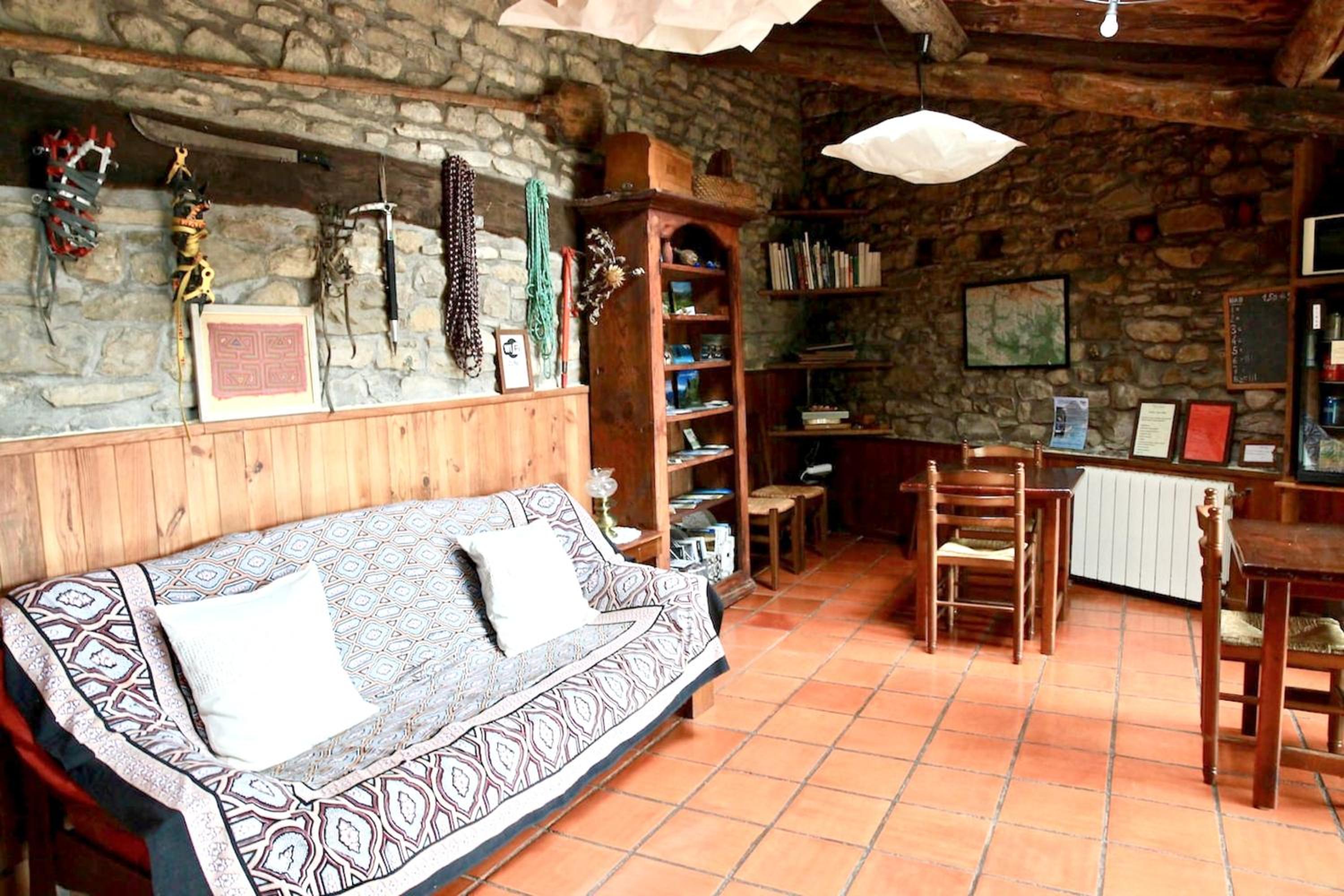 Spacious house with mountain view in Albella, fireplace.