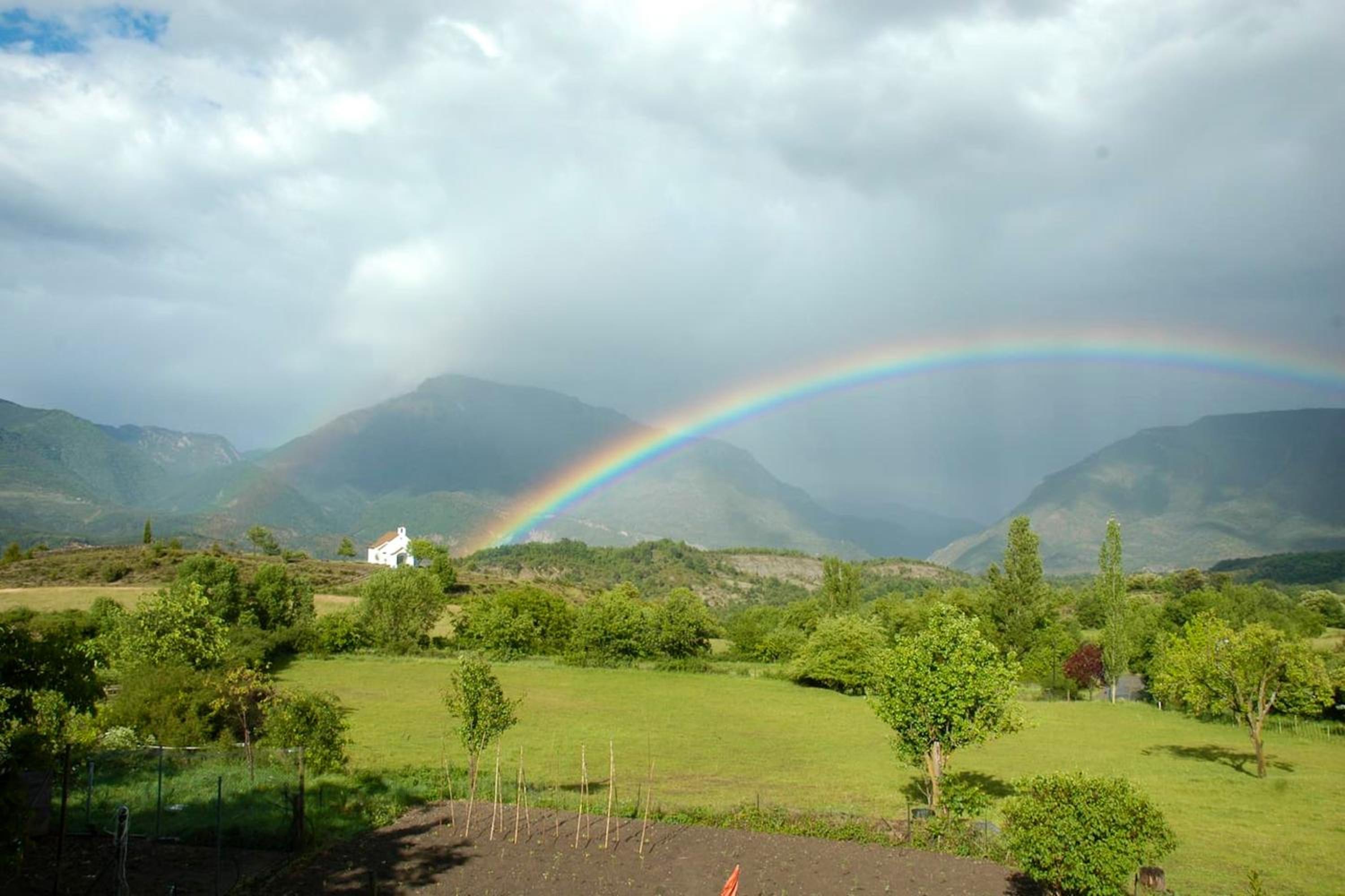 Spacious house with mountain view in Albella, fireplace.