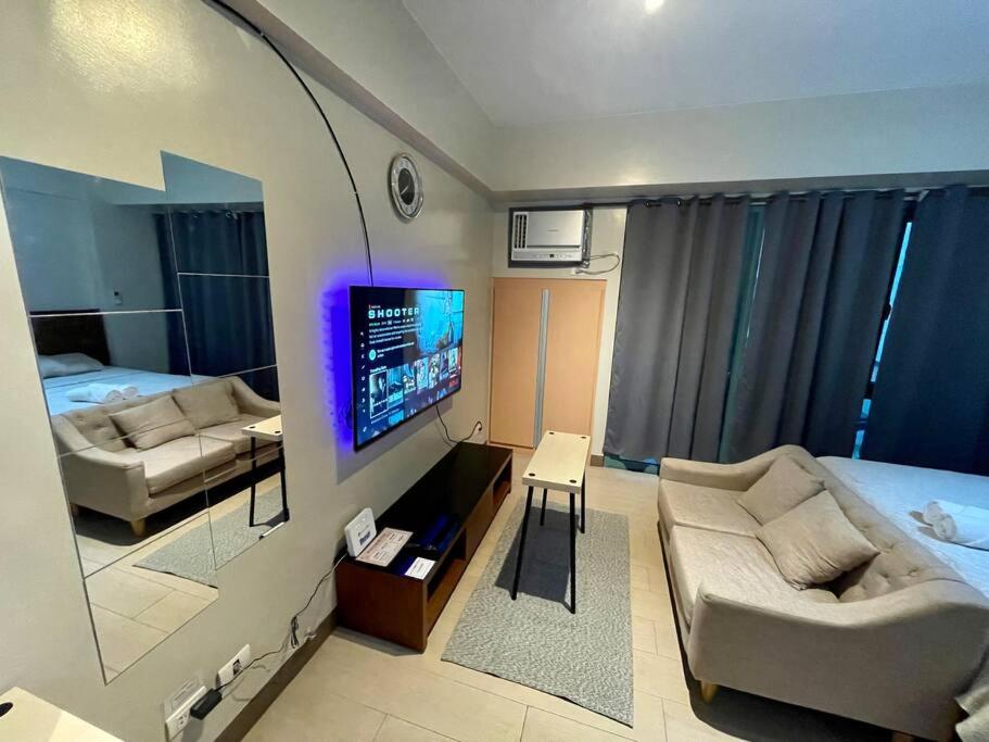 Two Palm Tree Villas across NAIA Terminal 3