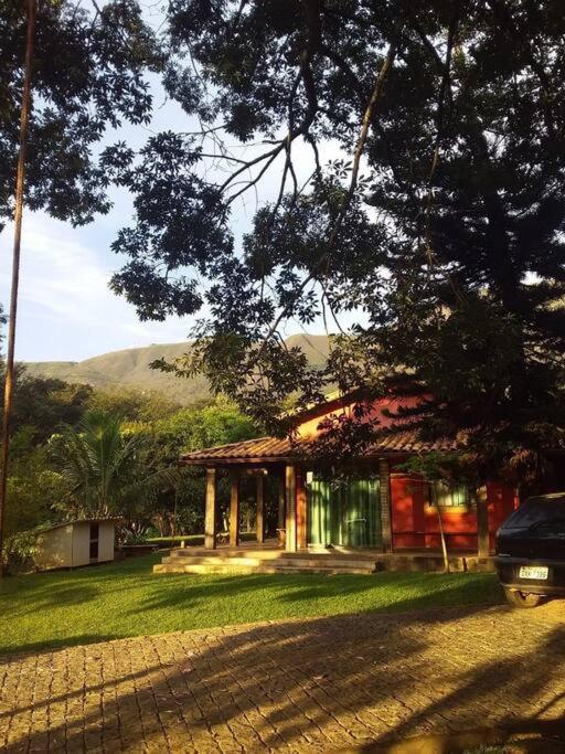 Sítio da Tia Lucia Perto da Montanha