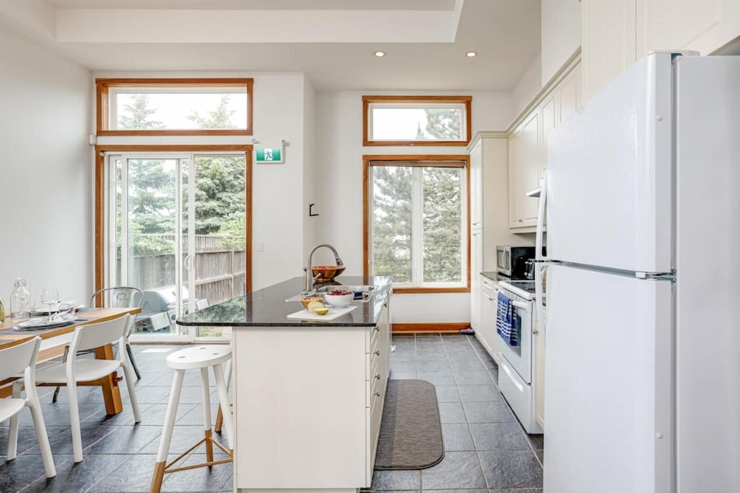 The Parker House Gorgeous Light and Spacious Chalet 86100